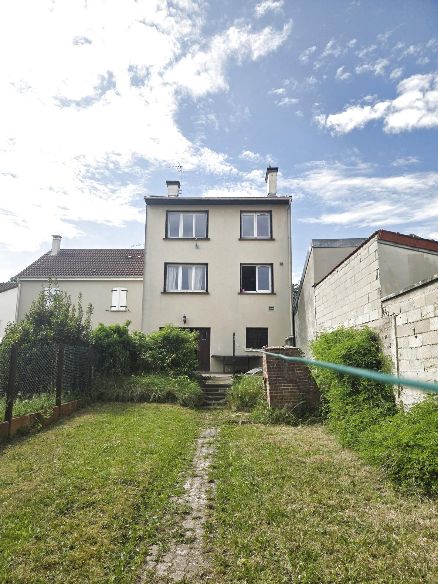 Maison à vendre à Saint Denis, 155 m², 7 pièces – photo 1 sur 12